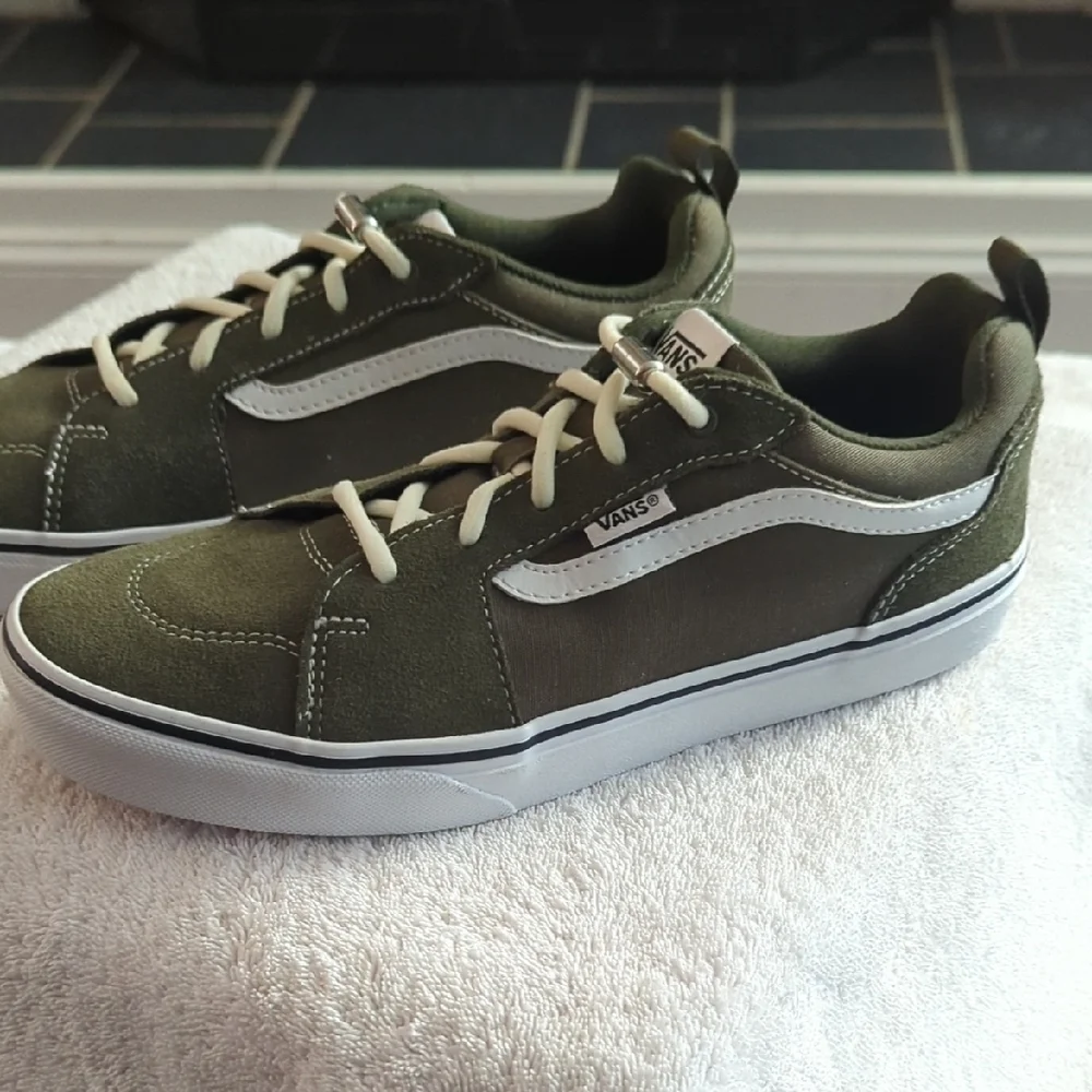Vans Youth 7 Olive and White Filmore  Seuade Sneakers....